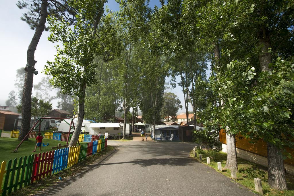 ホテルCamping Cachadelos サンシェンショ エクステリア 写真